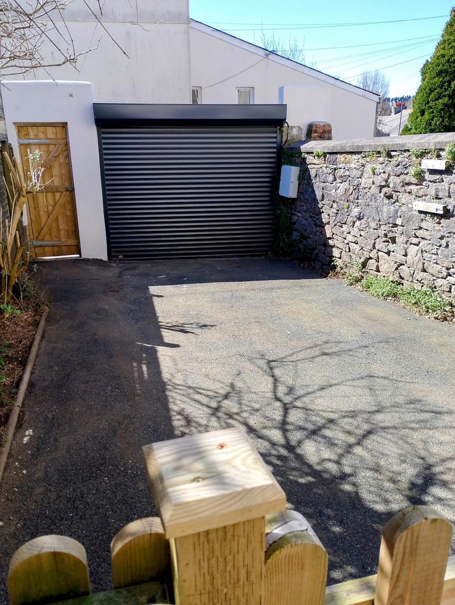 Spacious Townhouse With Accessibility Adapted Garden Apartment, Off Road Parking, Near Park, Jaccuzi Bath, Office Space, Sleeps 15 * Plymouth