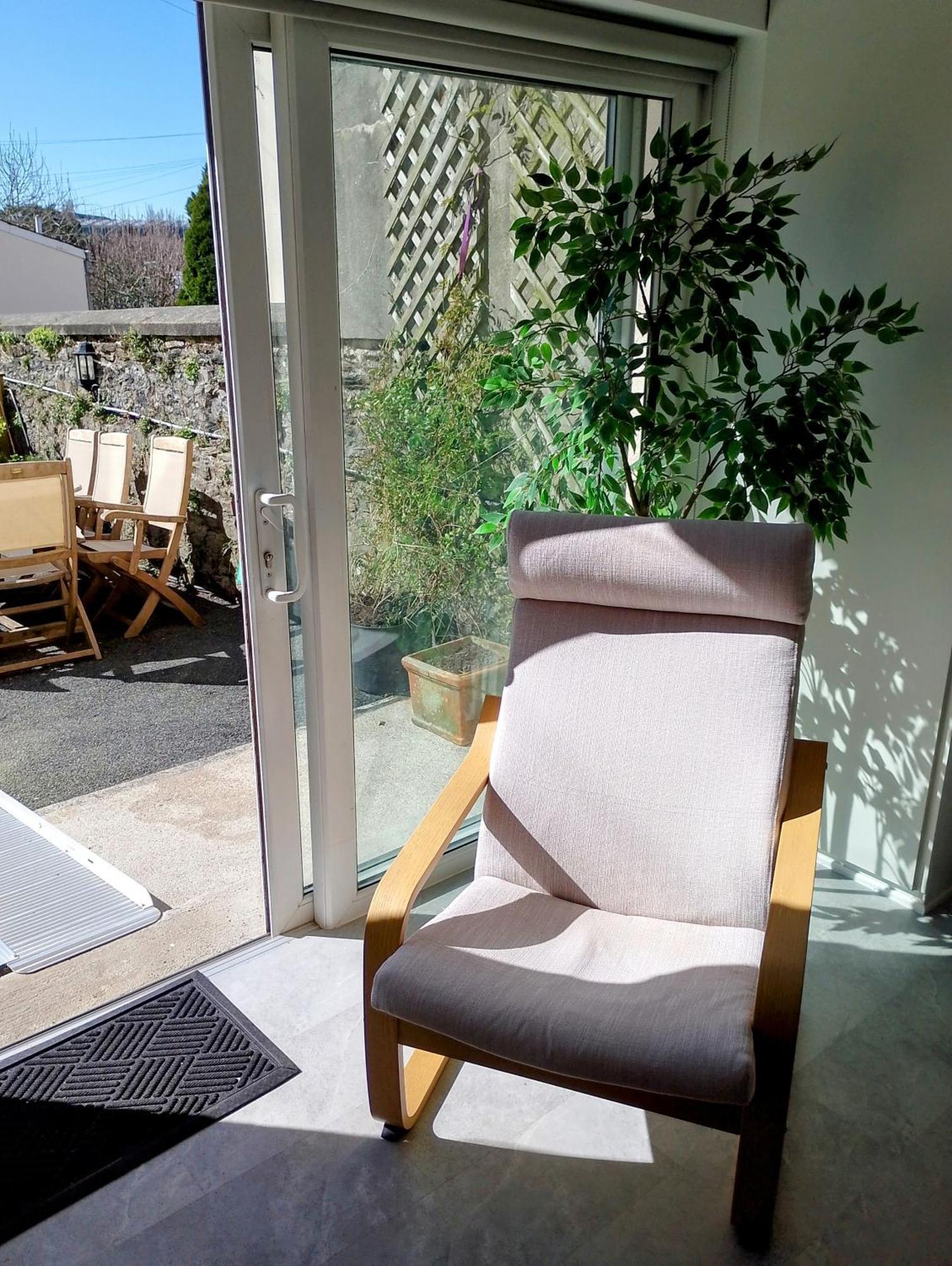 Spacious Townhouse With Accessibility Adapted Garden Apartment, Off Road Parking, Near Park, Jaccuzi Bath, Office Space, Sleeps 15 Plymouth